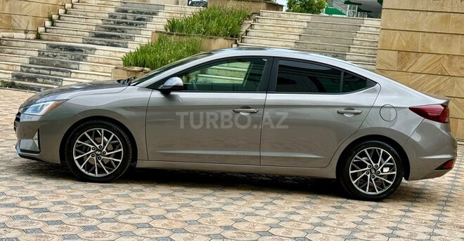 Hyundai Elantra-9