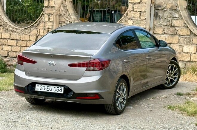 Hyundai Elantra-8
