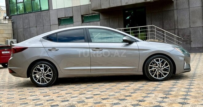 Hyundai Elantra-10