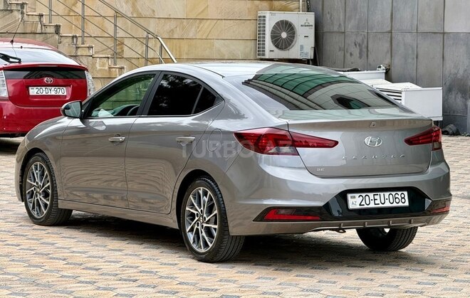 Hyundai Elantra-14