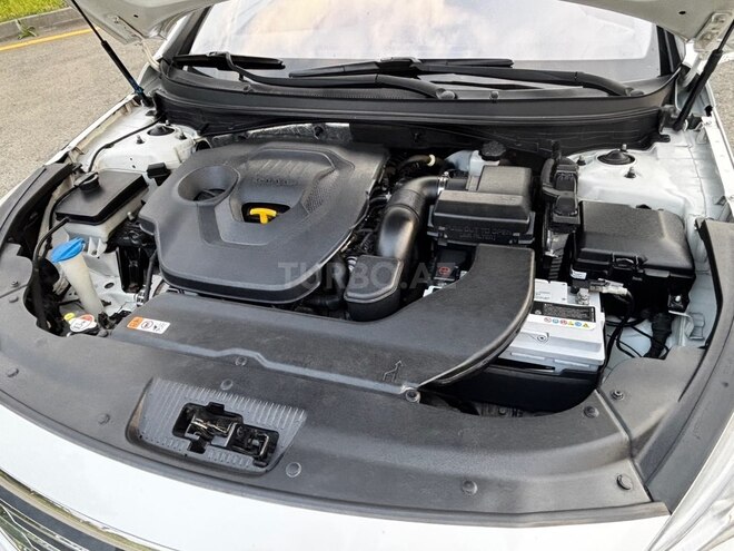 Hyundai Sonata-5