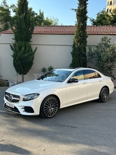 Mercedes E 300 4MATIC-6