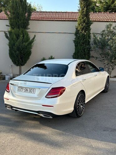 Mercedes E 300 4MATIC-2