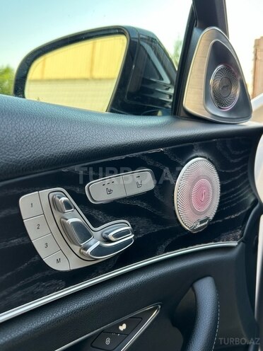 Mercedes E 300 4MATIC-11