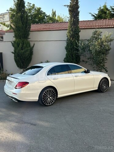 Mercedes E 300 4MATIC-7