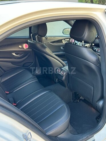 Mercedes E 300 4MATIC-9