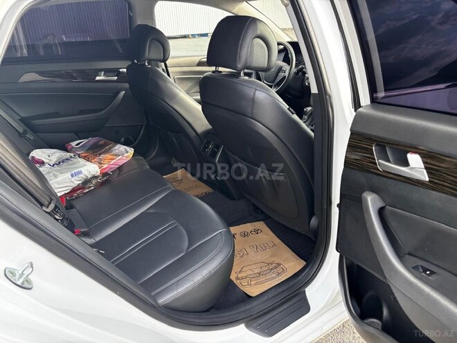 Hyundai Sonata-11
