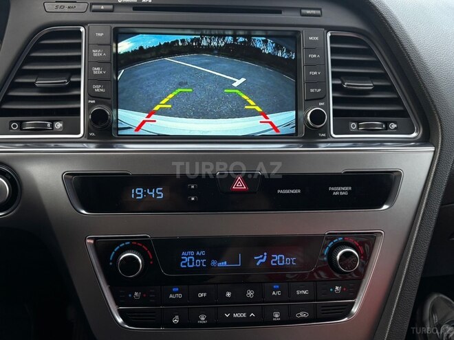 Hyundai Sonata-12