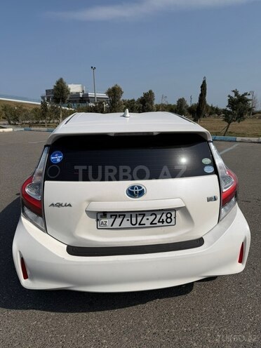 Toyota Aqua-2