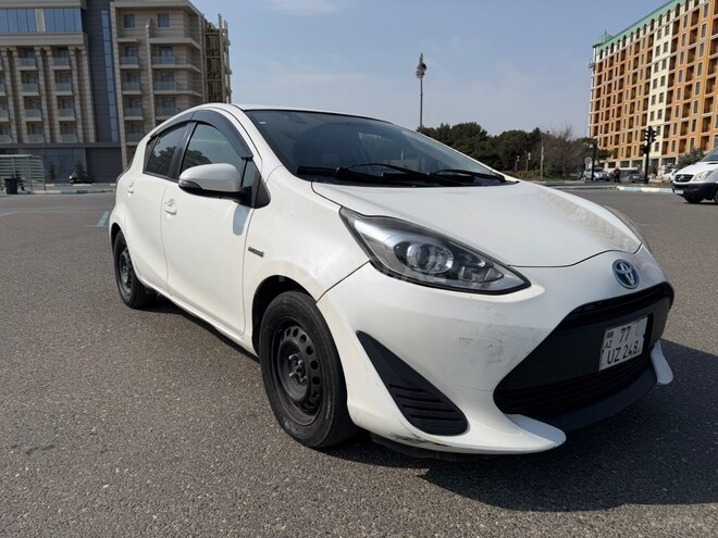 Toyota Aqua-1