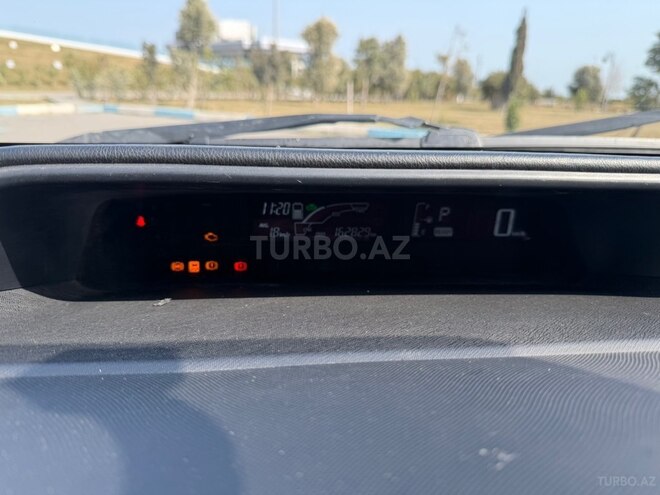 Toyota Aqua-8