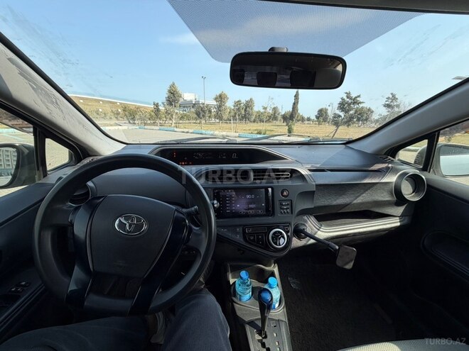 Toyota Aqua-9