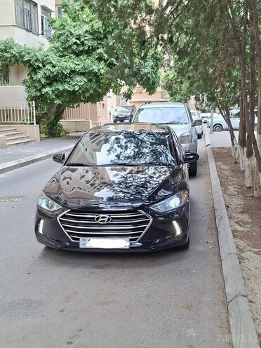 Hyundai Elantra-1