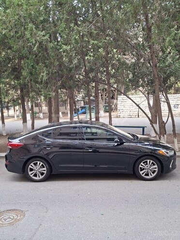 Hyundai Elantra-3
