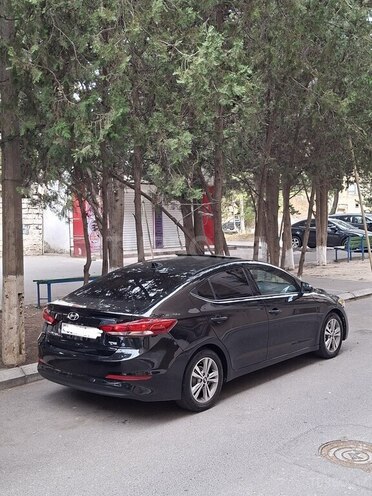 Hyundai Elantra-4