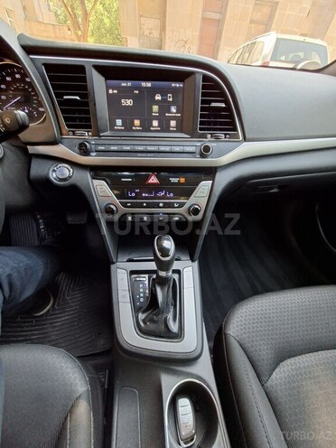 Hyundai Elantra-8