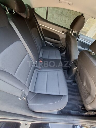 Hyundai Elantra-11