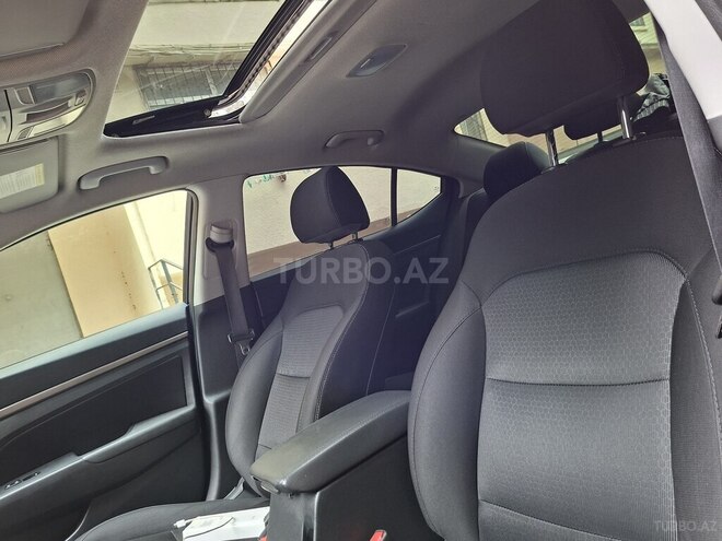 Hyundai Elantra-15