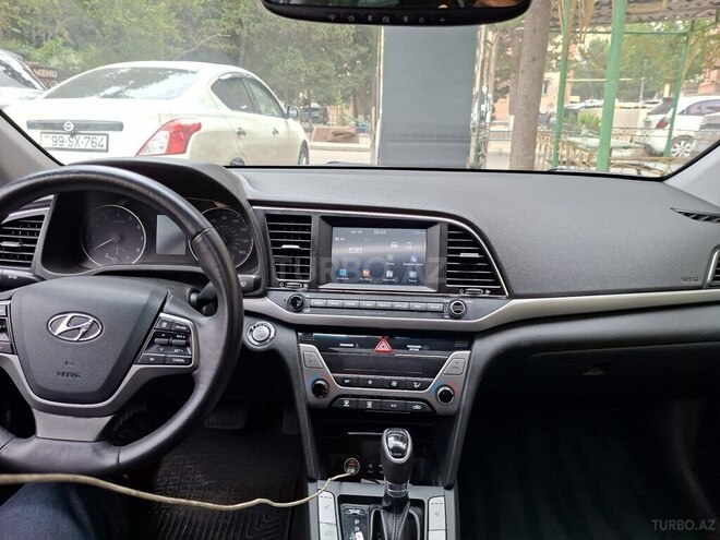 Hyundai Elantra-19