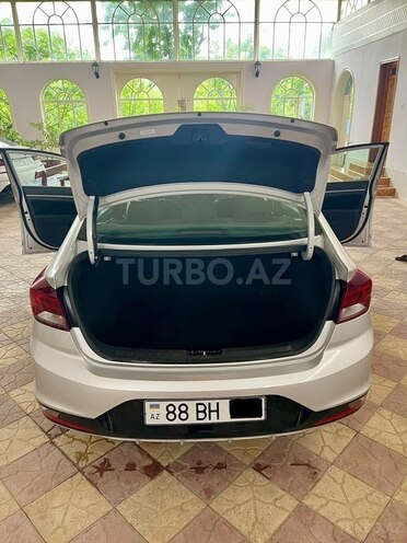 Hyundai Elantra-7