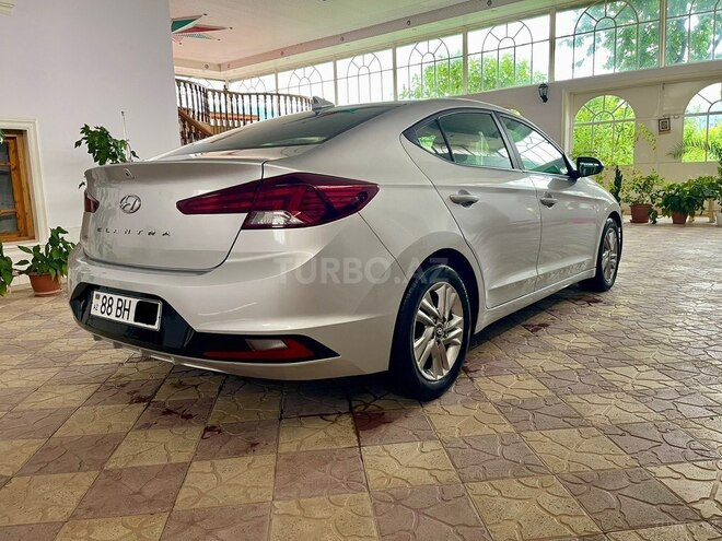 Hyundai Elantra-3