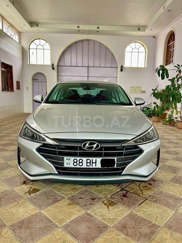 Hyundai Elantra-1