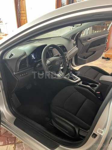 Hyundai Elantra-5