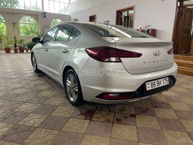 Hyundai Elantra-4
