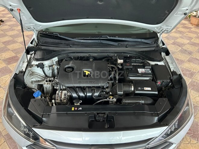 Hyundai Elantra-9