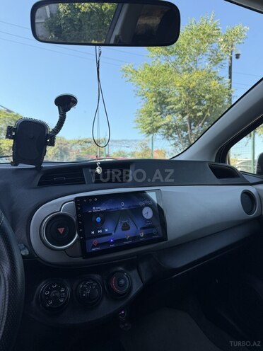 Toyota Vitz-10