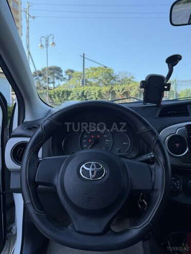 Toyota Vitz-11