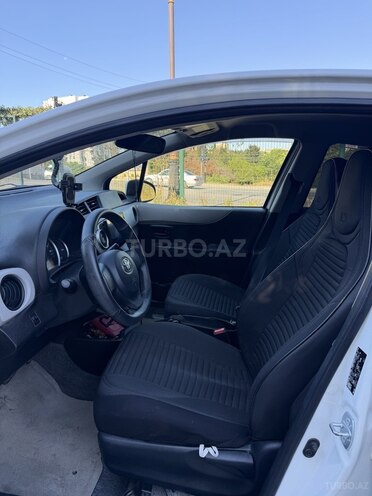 Toyota Vitz-7
