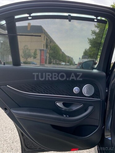 Mercedes E 300-13