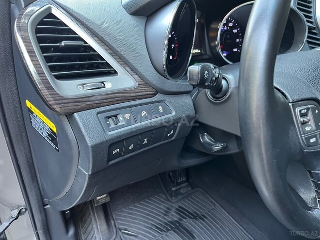Hyundai Santa Fe-12