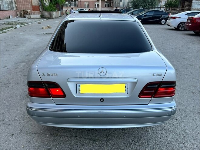 Mercedes E 270-3