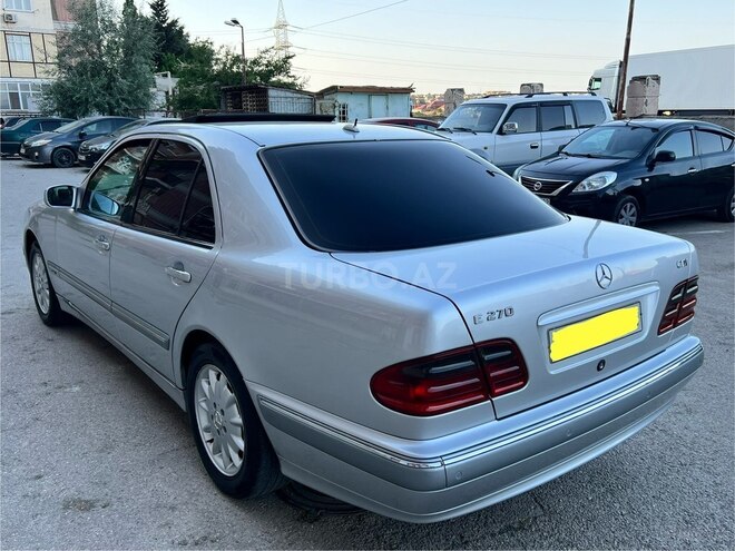 Mercedes E 270-11