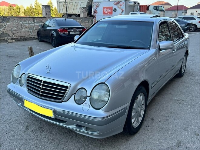 Mercedes E 270-9
