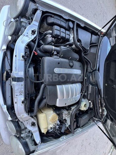 Mercedes E 270-4