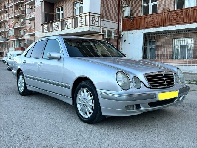 Mercedes E 270-16