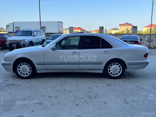 Mercedes E 270-10