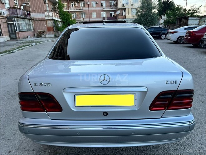 Mercedes E 270-12