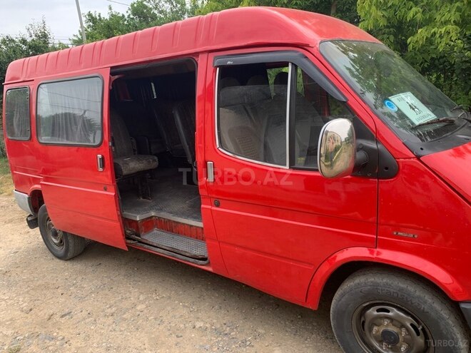 Ford Transit-9