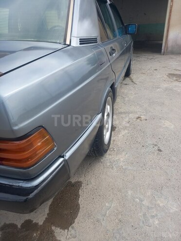 Mercedes 190-5
