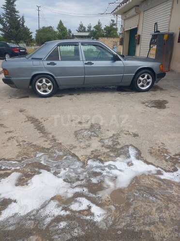 Mercedes 190-9