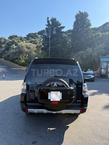 Mitsubishi Pajero-2