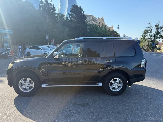 Mitsubishi Pajero-4