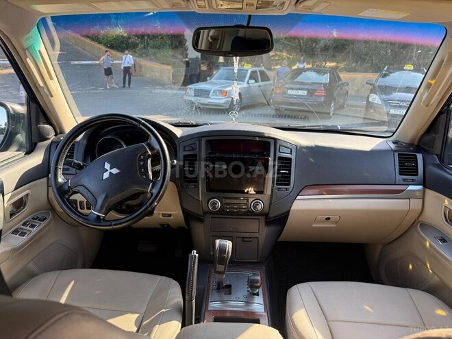 Mitsubishi Pajero-6
