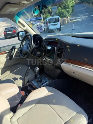 Mitsubishi Pajero-7