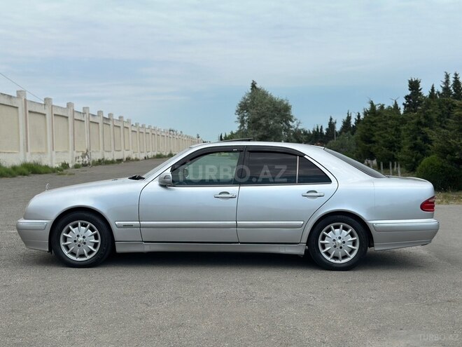 Mercedes E 230-4