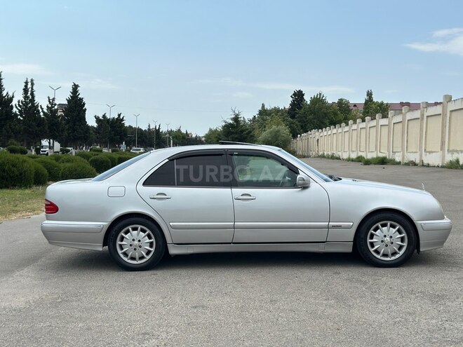 Mercedes E 230-8